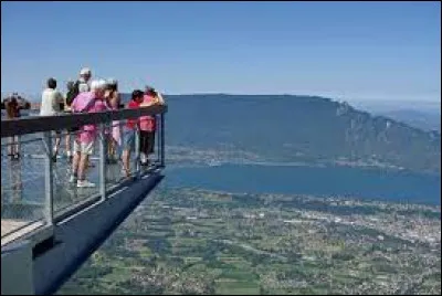 Quelle belle vue depuis cette terrasse surélevée !