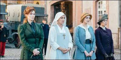 Quelle est cette mini-série qui passe actuellement sur TF1 ?