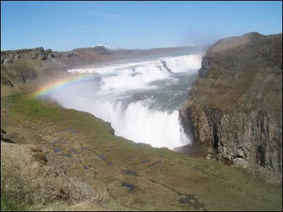 En 1985, alors qu'il était à quai dans le port d'Auckland, le Rainbow Warrior, navire amiral de l'association écologiste Greenpeace, est coulé par des agents des services secrets d'un pays. Lequel ?