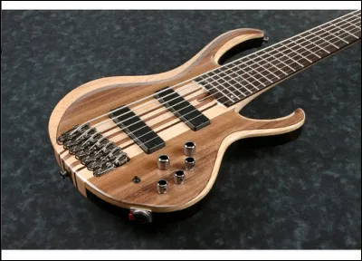 Matos > D'ordinaire à 4 cordes, il existe aujourd'hui des guitares basses à 5, 6 et même 7 cordes ! C'est fou, non ?