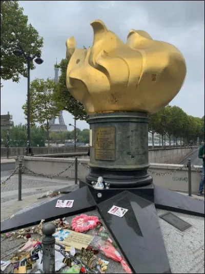 Quel est le nom de cette réplique grandeur nature ?