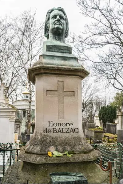Où peut-on apercevoir cette sépulture d'Honoré de Balzac ?