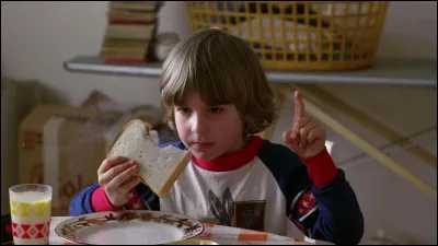 Dans quel film un garçon doit-il échapper à la folie de son père ?