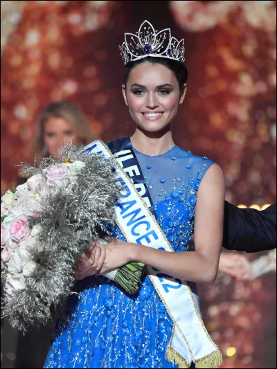 Décembre : Miss Île de France 2021 est couronnée Miss France 2022. Comment se nomme-t-elle ?
