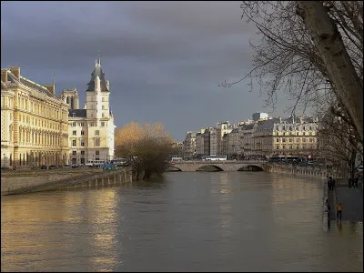 Quel fleuve arrose Paris ?