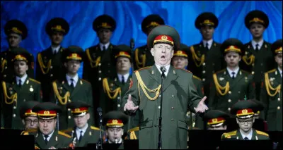 Vrai ou faux ? Après la chute de l'URSS en 1991, il profite de cet événement pour enregistrer un album avec l'Ensemble Alexandrov des Churs de l'Armée rouge.