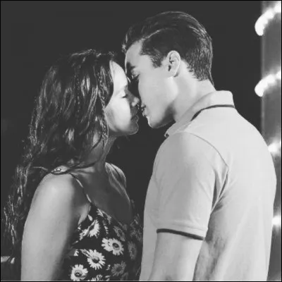 Si la personne que tu aimes parle à une autre personne, que fais-tu ?