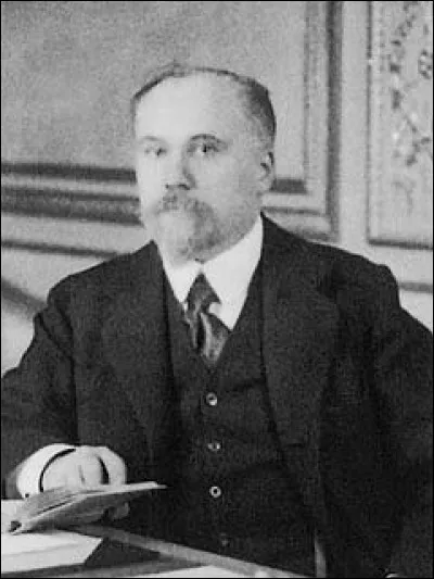 Raymond Poincaré a été le ...e président de la IIIe République.