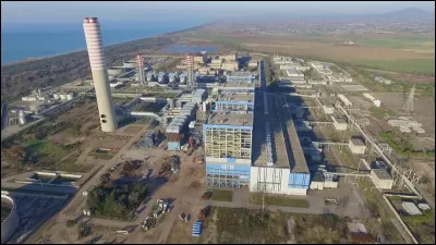 Ce pays a pris la d&eacute;cision en 1987 de renoncer &agrave; l'&eacute;nergie nucl&eacute;aire et les r&eacute;acteurs de production ont &eacute;t&eacute; arr&ecirc;t&eacute;s en 1990 ; un referendum en novembre 2011 a confirm&eacute; l'abandon du nucl&eacute;aire ; de quel pays s'agit-il ?