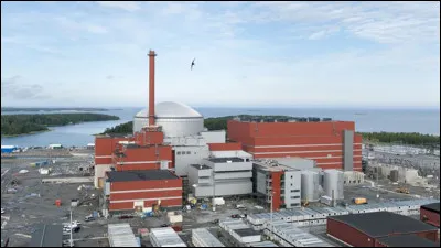 Dans quel pays le premier r&eacute;acteur EPR d'Europe a-t-il &eacute;t&eacute; mis en service en 2022 ?