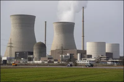 Quel est ce pays qui poss&eacute;dait 17 r&eacute;acteurs en fonctionnement d&eacute;but 2011 et devrait fermer en 2023 ses trois derni&egrave;res centrales ?
