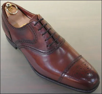 Quel est le nom de cette chaussure élégante de ville pour homme, une des plus répandues ?