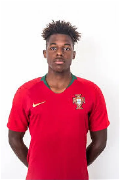 Dans quel club est Nuno Tavares ?