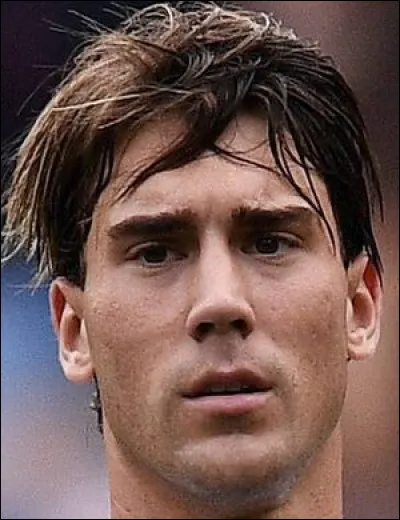 Dans quel club est Dusan Vlahović ?