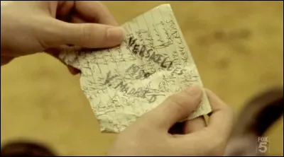 Qui donna ce message codé en main propre à Michael ?