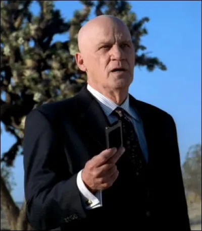 Lequel de ces personnes du Cartel possède la 4e carte ?