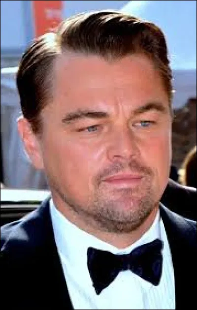 Dans le film ''Titanic'', Leonardo DiCaprio joue le rôle de Caledon 'Cal' Hockley.