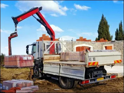 Quel est ce camion bien utile sur un chantier ?