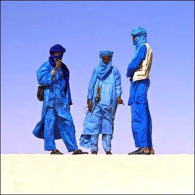 Quel pr&ecirc;tre fran&ccedil;ais, assassin&eacute; en Alg&eacute;rie en 1916, a publi&eacute; le premier dictionnaire fran&ccedil;ais-touareg ?