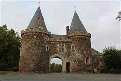 Vous avez sur cette image le château du Plessis, à Gesté. Ancienne commune Angevine, elle se situe dans le département numéro ...