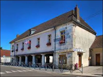 Vous avez sur cette image la mairie-lavoir de Marchaux. Ancienne commune de la métropole Bisontine, elle se situe en région ...