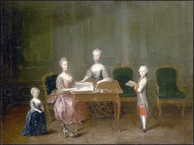 Pourquoi à l'âge de 10 ans Marie-Antoinette a-t-elle encore du mal à lire, à écrire en allemand et à parler le français et l'italien alors que ce sont les trois langues parlées couramment dans la famille impériale ?
