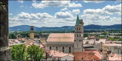 Z comme Zittau : dans quel pays se trouvent les monts de Zittau, culminant à 793 mètres d'altitude ?