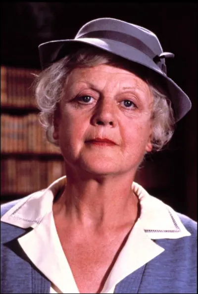 Angela Lansbury a incarné le rôle de Miss Marple dans le film "Le Miroir se brisa", vrai ou faux ?