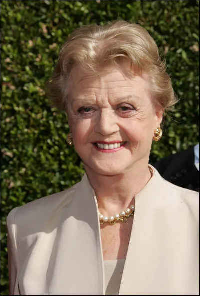 Angela Lansbury a rejoint les mouvements de résistance pendant la Seconde Guerre mondiale, vrai ou faux ?