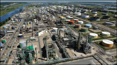 Cette usine de Total est la plus importante raffinerie française par sa capacité (12,3 millions de tonnes) : elle se trouve à ...