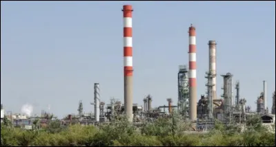 C'est la deuxième raffinerie d'Exxon, de plus petite capacité (5,4 Mt) :