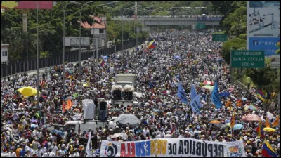 Monde : quel pays traverse en 2017 une crise politique avec de nombreux affrontements entre manifestants qui demandent la démission de leur Président et les forces de l'ordre ?