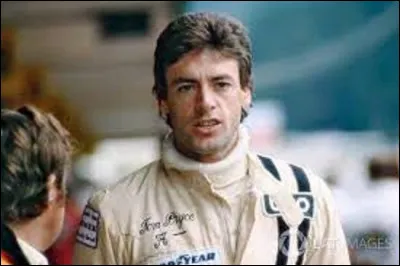 Restons un instant dans le monde des courses automobiles. 
Qu'arriva-t-il au pilote gallois, Tom Pryce, lors du Grand Prix automobile d'Afrique du Sud le 5 mars 1977 ?