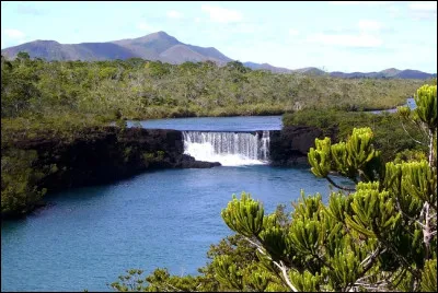 Politique : Quelle collectivité est le théâtre de prise d'otages et autres émeutes en 1988 et qui aboutira au statut de territoire après référendum ?