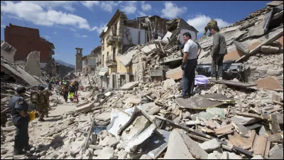 Catastrophe : Dans quel pays européen un séisme de magnitude 6.4 a-t-il coûté la vie à 298 personnes le 24 août 2016 ?