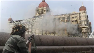 Politique internationale : Du 26 au 29 novembre l'Inde est frappée de plusieurs attaques terroristes. Les attaques sont simultanées et ont lieu à plusieurs endroits : Chassez l'intrus :