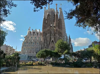 La Sagrada Familia est une basilique située à Madrid