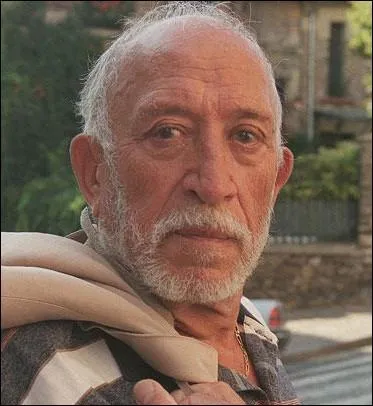 On lui doit la chanson gnrique de la srie 'Les brigades du tigre', c'est Philippe...