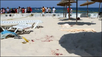 Monde : Dans quel pays a eu lieu un attentat sur la plage qui coûta la vie à 39 personnes le 26 juin 2015 ?