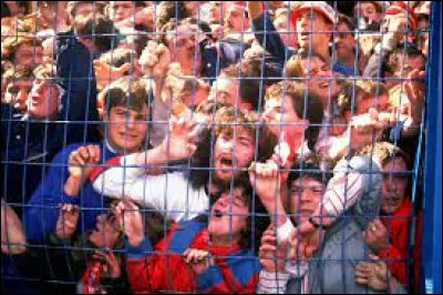 Catastrophe : Le 15 avril 1989, 96 personnes perdaient la vie lors d'une immense bousculade dans un stade de foot avant que le match ne commence. Dans quel pays a eu lieu ce drame ?
