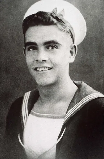 Qui est ce jeune homme, futur James Bond ?