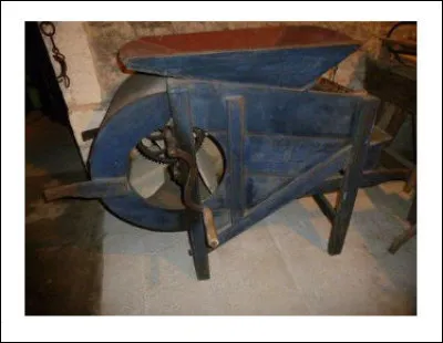 "Tarare", "traquinet"... voire "queurve sot", en tout cas, la bestiole servait à "gueurleiller" ! Mais encore ?