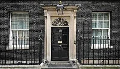 Monde : Qui devient Premier ministre du Royaume-Uni en 1997 ?