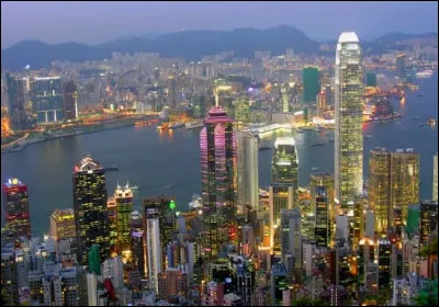 Monde : Quel pays a été restitué à la Chine le 1er juillet 1997 ?