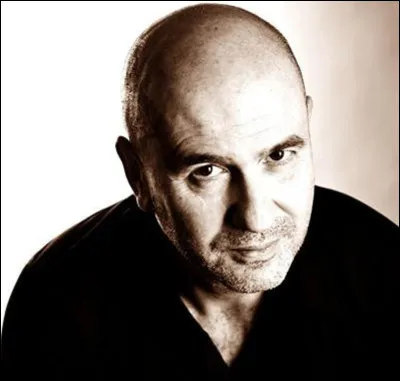 Qui est ce chanteur, interpètre du titre ''La Vie de château'' en 2003 ?