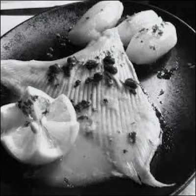 Quel est ce poisson que l'on sert souvent accompagné de sauce au beurre noir ?