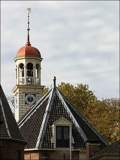 Quel est le chef-lieu de la province de Drenthe ?