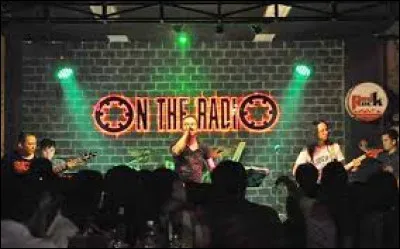 "On the radio" est un titre de...