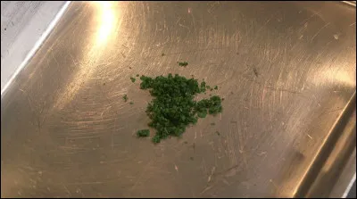 La menthe peut se consommer ciselée sur une viande.