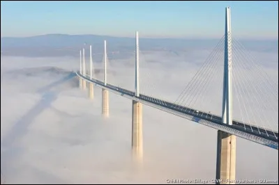 Voici un pont contemporain célèbre réalisé en France. Comment se nomme-t-il ?
